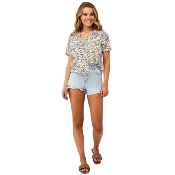 BEACHGOLD Tops - BeachGold Tina Shirt in Swirl Animal Large Womens Button Down Blouse Top